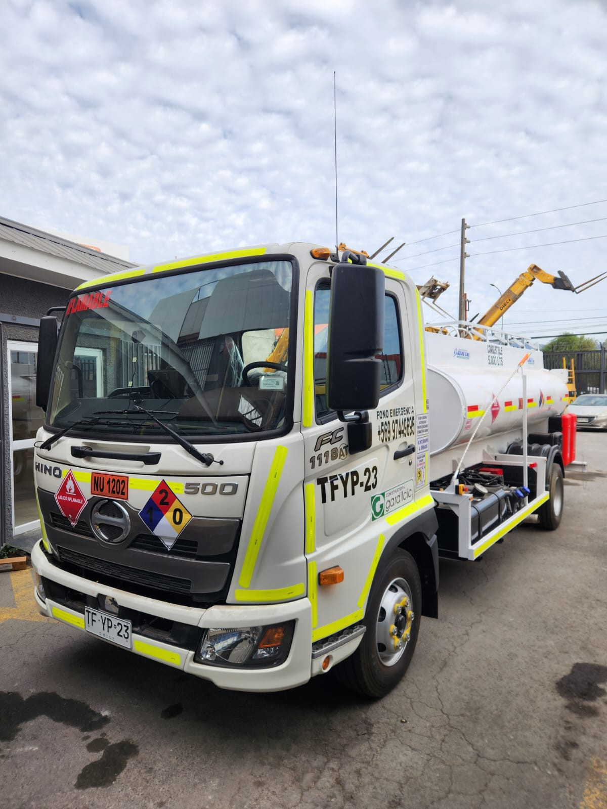 CAMION DE COMBUSTIBLE